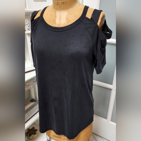 Striking Black GREEN ENVELOPE Open Shoulder & Sleeve SS Top - Picture 2 of 5